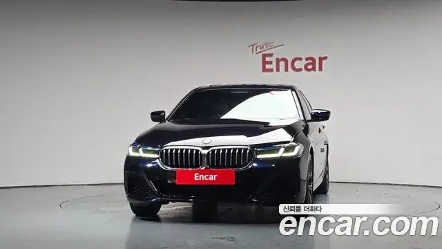 BMW 5 Series 2022 — ფოტო 25/32