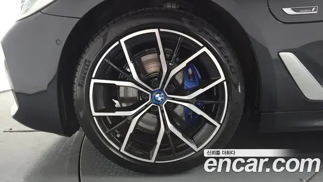 BMW 5 Series 2022 — ფოტო 17/32