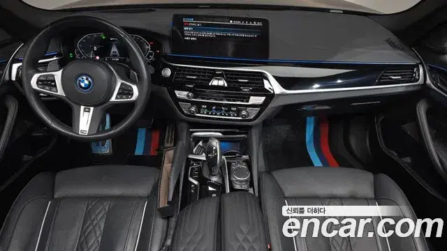 BMW 5 Series 2022 — ფოტო 21/32