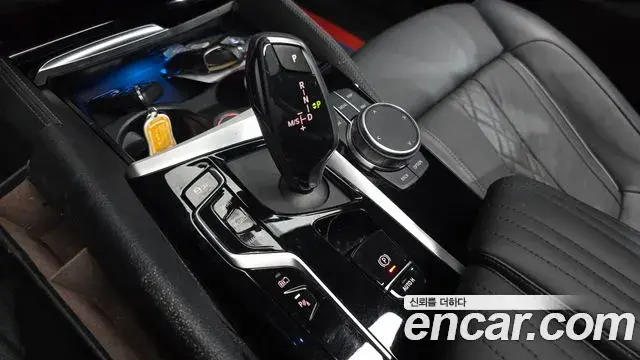 BMW 5 Series 2022 — ფოტო 31/32