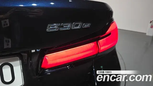 BMW 5 Series 2022 — ფოტო 27/32