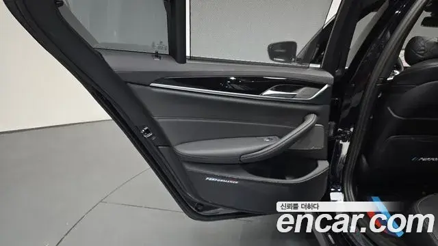 BMW 5 Series 2022 — ფოტო 19/32