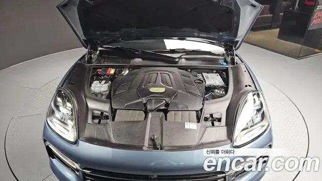 Porsche Cayenne 2020 — Photo 35/38