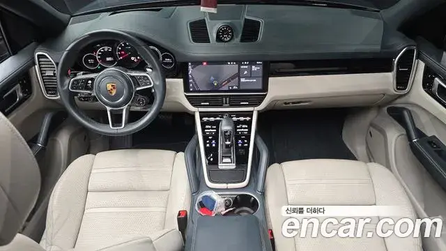 Porsche Cayenne 2020 — Photo 17/38
