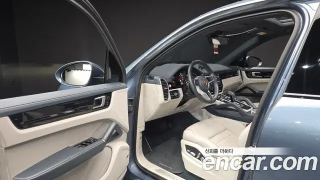 Porsche Cayenne 2020 — Photo 33/38