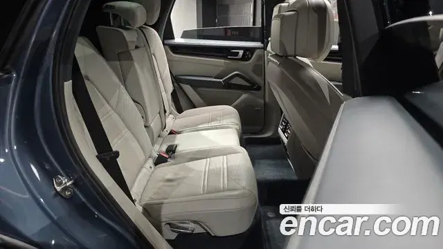 Porsche Cayenne 2020 — Photo 22/38