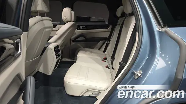 Porsche Cayenne 2020 — Photo 26/38