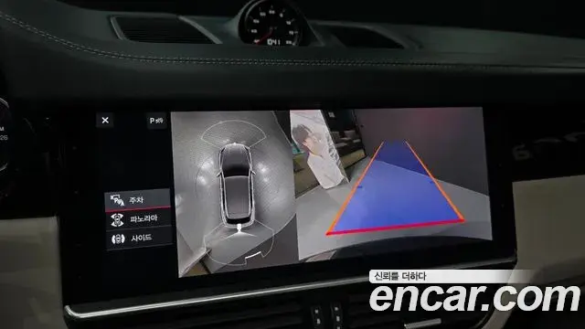 Porsche Cayenne 2020 — Photo 27/38