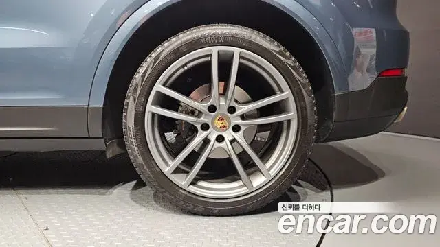 Porsche Cayenne 2020 — Photo 37/38