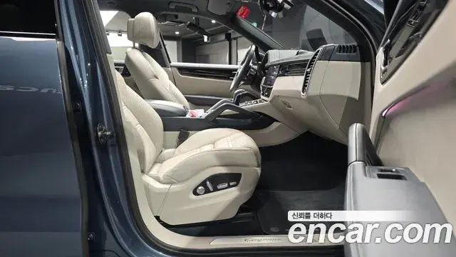 Porsche Cayenne 2020 — Photo 23/38