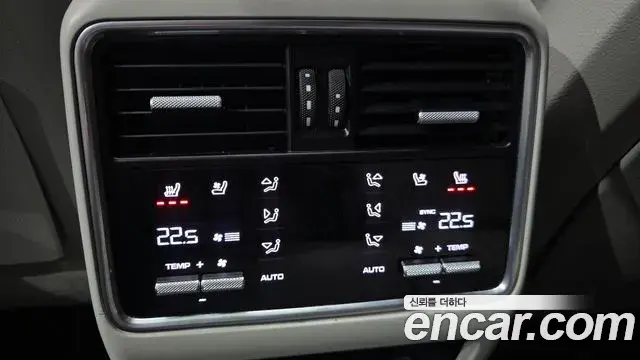 Porsche Cayenne 2020 — Photo 36/38