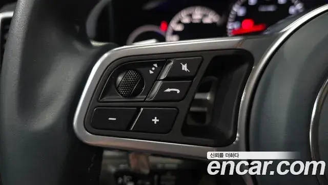 Porsche Cayenne 2020 — Photo 32/38