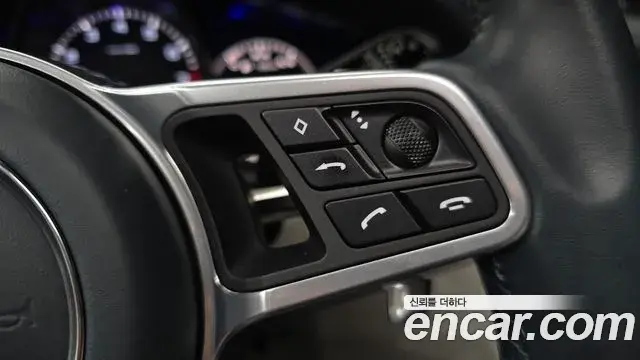 Porsche Cayenne 2020 — Photo 14/38