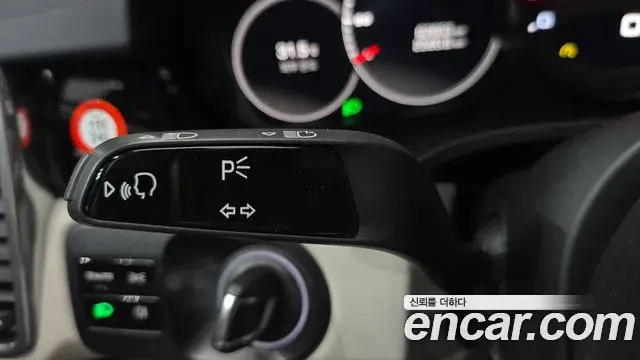 Porsche Cayenne 2020 — Photo 25/38