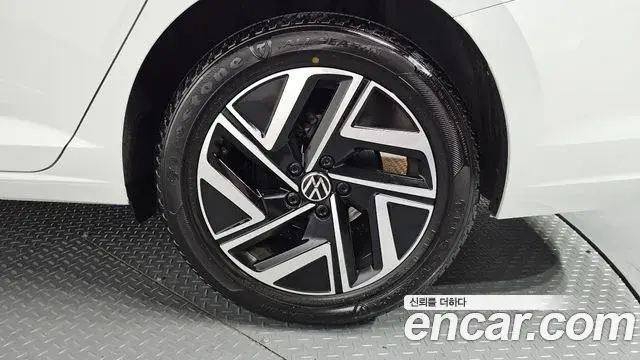Volkswagen Jetta 2024 — Photo 8/30