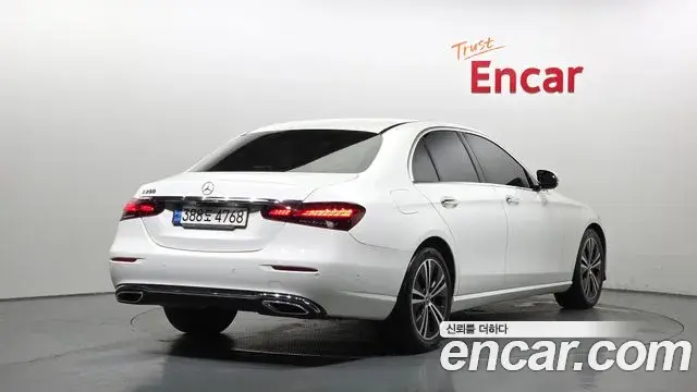 Mercedes-Benz E-Class 2021 — ფოტო 13/20