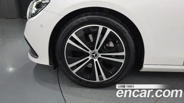 Mercedes-Benz E-Class 2021 — ფოტო 20/20