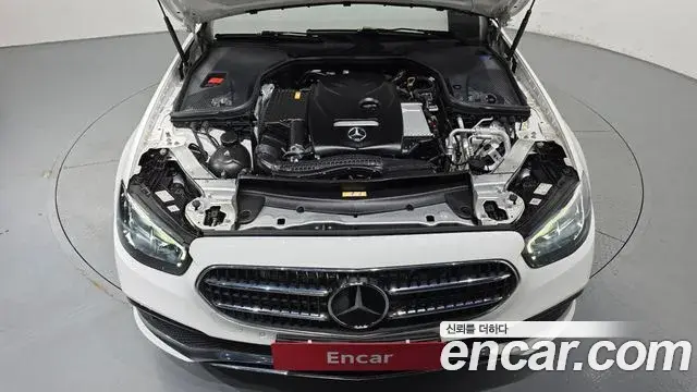 Mercedes-Benz E-Class 2021 — ფოტო 14/20