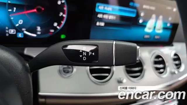 Mercedes-Benz E-Class 2021 — ფოტო 15/20