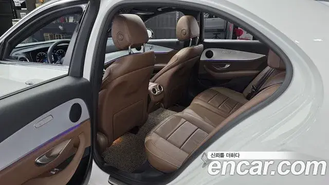 Mercedes-Benz E-Class 2021 — ფოტო 11/20