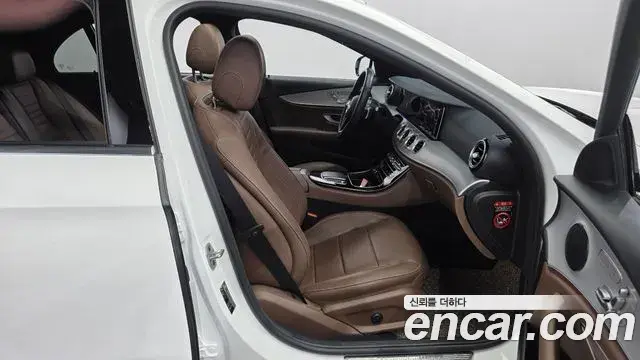 Mercedes-Benz E-Class 2021 — ფოტო 3/20