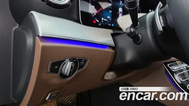 Mercedes-Benz E-Class 2021 — ფოტო 19/20