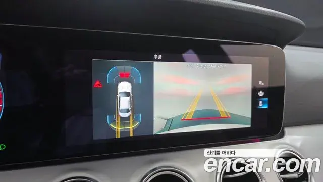 Mercedes-Benz E-Class 2021 — ფოტო 18/20
