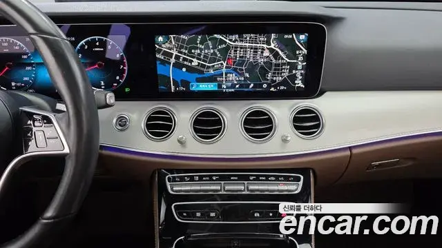 Mercedes-Benz E-Class 2021 — ფოტო 1/20