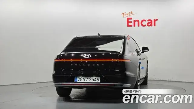 Hyundai Grandeur Hybrid 2023 — Photo 5/32