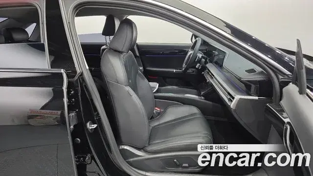 Hyundai Grandeur Hybrid 2023 — Photo 15/32