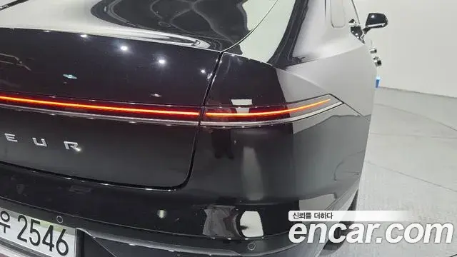 Hyundai Grandeur Hybrid 2023 — Photo 2/32