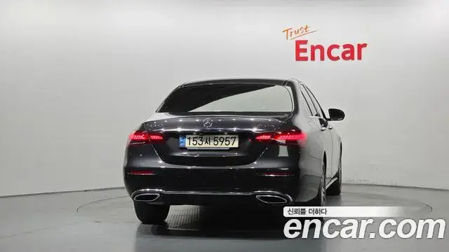 Mercedes-Benz E-Class 2021 — Фото 4/20