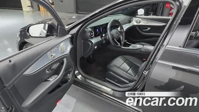 Mercedes-Benz E-Class 2021 — Фото 10/20