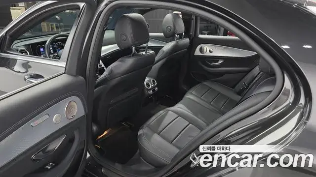 Mercedes-Benz E-Class 2021 — Фото 11/20