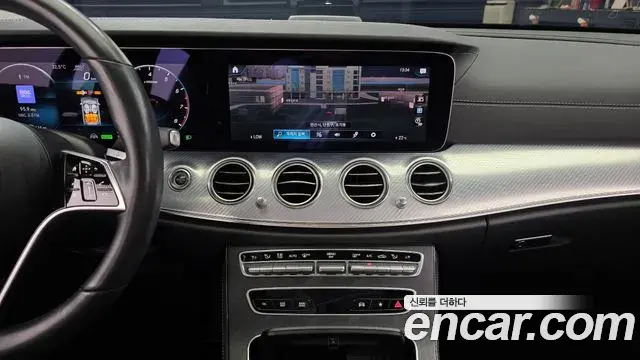 Mercedes-Benz E-Class 2021 — Фото 18/20