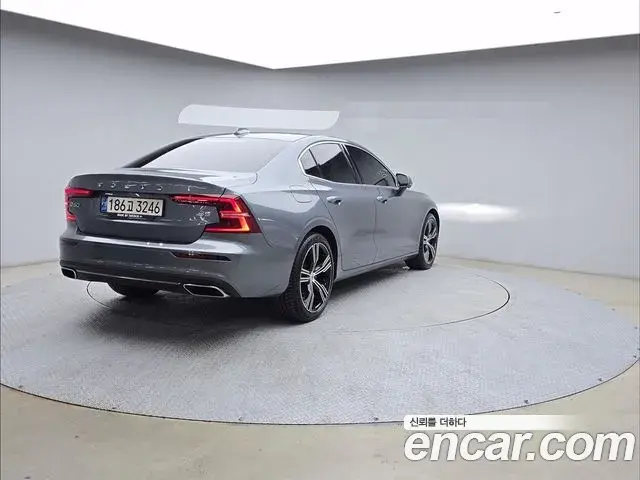 Volvo S60 2021 — Şəkil 13/20