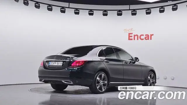 Mercedes-Benz C-Class 2019 — Фото 2/20