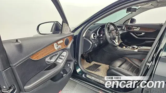 Mercedes-Benz C-Class 2019 — Фото 10/20