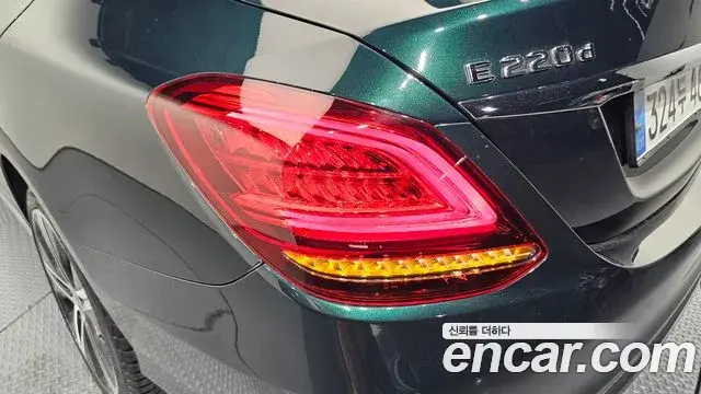 Mercedes-Benz C-Class 2019 — Şəkil 29/30