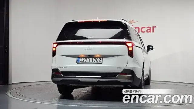 Kia Carnival 2024 — ფოტო 2/30