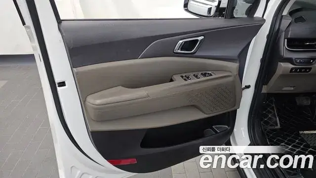 Kia Carnival 2024 — ფოტო 18/30