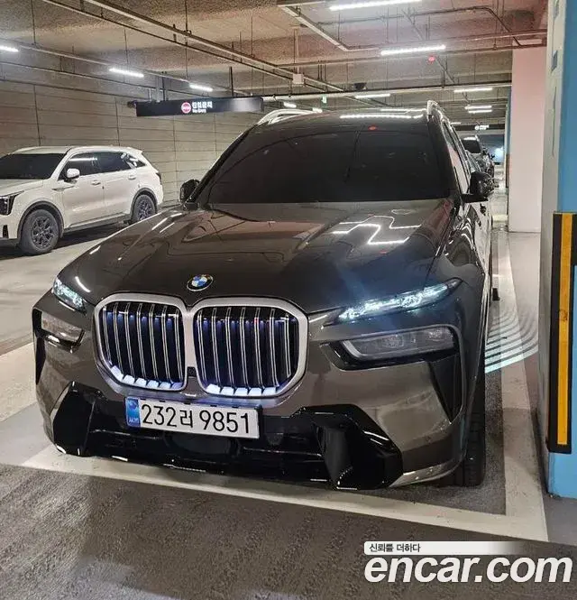 BMW X7 2025 — Фото 10/14