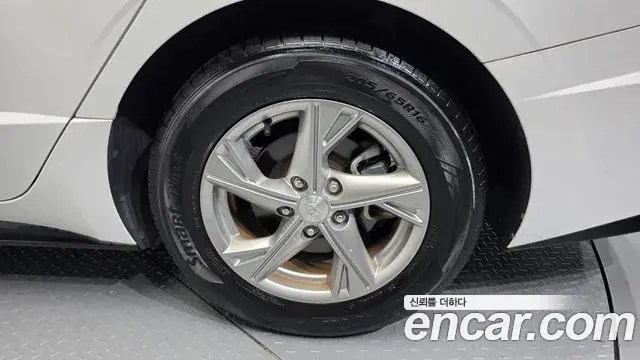 Hyundai Sonata Hybrid 2019 — Photo 20/32