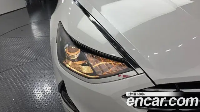Hyundai Sonata Hybrid 2019 — Photo 9/32