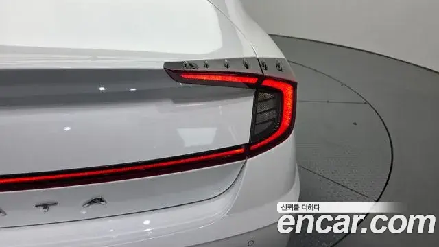 Hyundai Sonata Hybrid 2019 — Photo 32/32