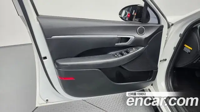 Hyundai Sonata Hybrid 2019 — Photo 23/32
