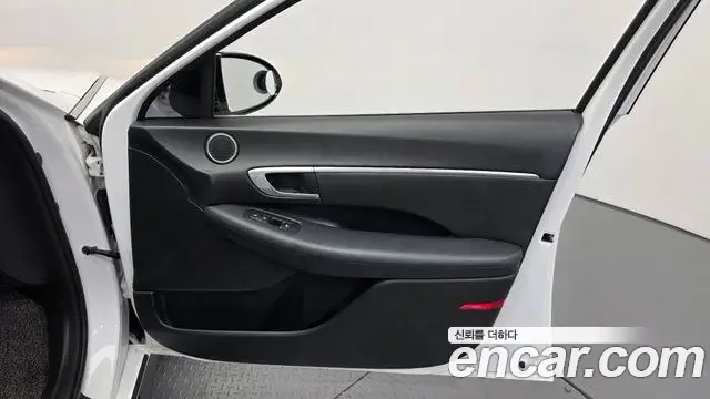 Hyundai Sonata Hybrid 2019 — Photo 22/32