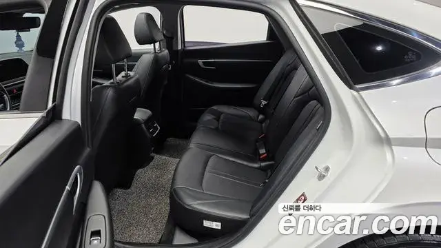 Hyundai Sonata Hybrid 2019 — Photo 30/32