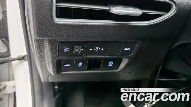 Hyundai Sonata Hybrid 2019 — Photo 31/32