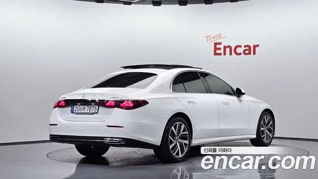 Mercedes-Benz E-Class 2024 — ფოტო 33/34